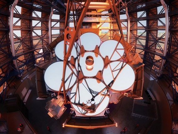 Rendering of the Giant Magellan Telescope&#039;s primary mirror, consisting of seven mirror segments arranged like petals of a flower. 